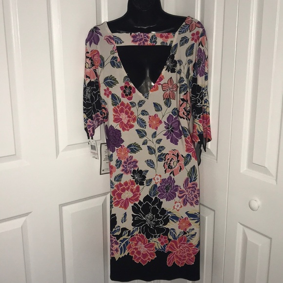 BNWT flower dress. Short sleeve. - Picture 4 of 6